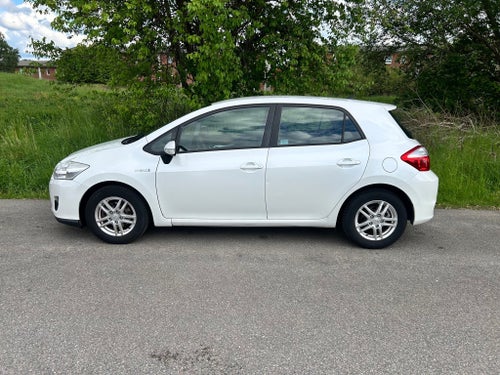 Toyota Auris Hybrid e-CVT, 136hk, 2012