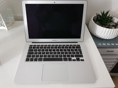 MacBook air 13.3" /i5/4GB/250GB SSD