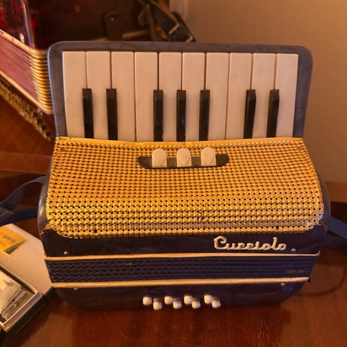 Vintage Cucciolo dragspel i blått utförande