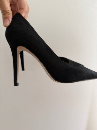 Eleganta Carvela stilettos i svart mocka, stl 38