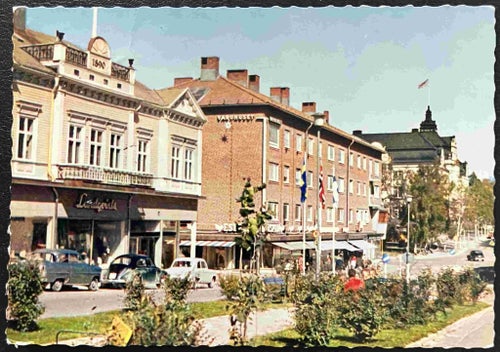 Piteå - Stadens centrum - gamla bilar 1964 - Förlag C M Bodéns Bokhandel, Piteå