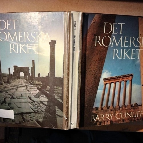 Det romerska riket av Barry Cunliffe. Bok. Very Good plus