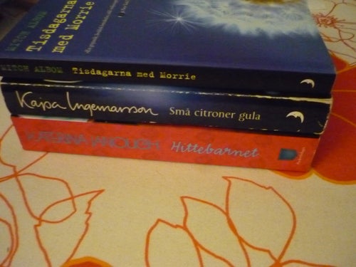 BOK, 3 STYCKEN POCKET BÖCKER, SMÅ CITRONER GULA, HITTEBARNET, TISDAGAR, BOKPAKET