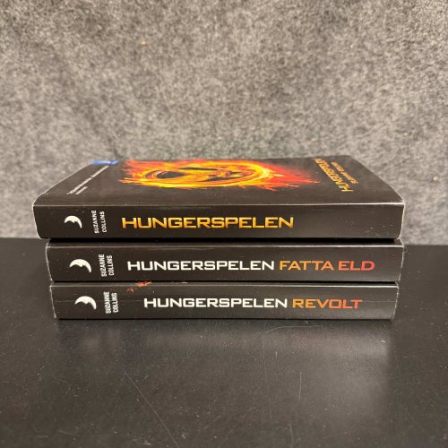 Suzanne Collins - Hungerspelen, Fatta Eld & Revolt - Bokpaket