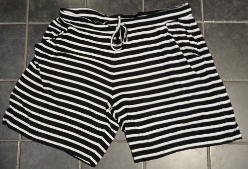 Svarta, vita shorts