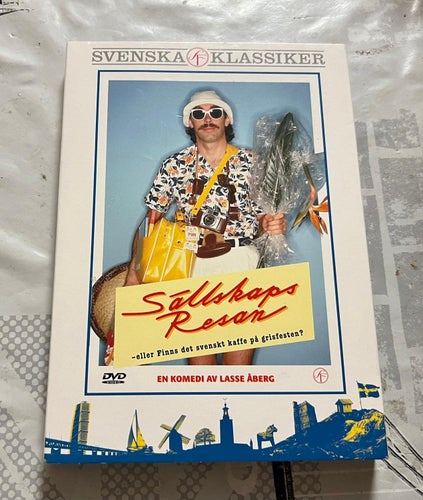 SÄLLSKAPSRESAN - SVENSKA KLASSIKER (1980) I MKT FINT SKICK - SNABB LEVERANS!