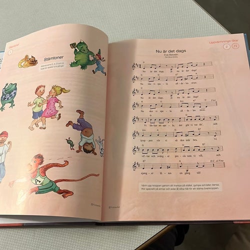 Nya Små Låtar för Små Stråkar av Eva Belvelin