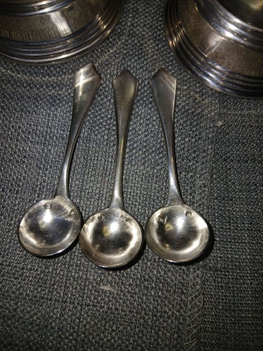 3 st saltkar med skedar i silver