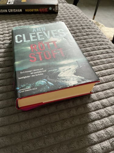 Rött stoft av Ann Cleeves, 2008 Bra skick!