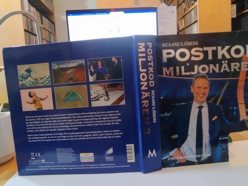 Postkodmiljonären - Rickard Sjöberg. Bok. Very Fine plus