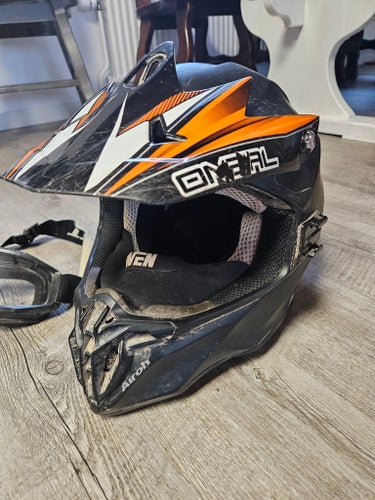 Oneal MX-hjälm med goggles - Storlek XS