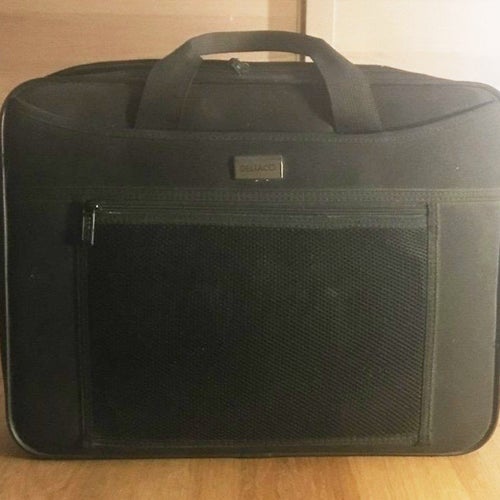 Tygväska av märket Deltaco till din laptop (upp till 17,3 tum)