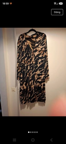 IN FRONT svart, brun klänning