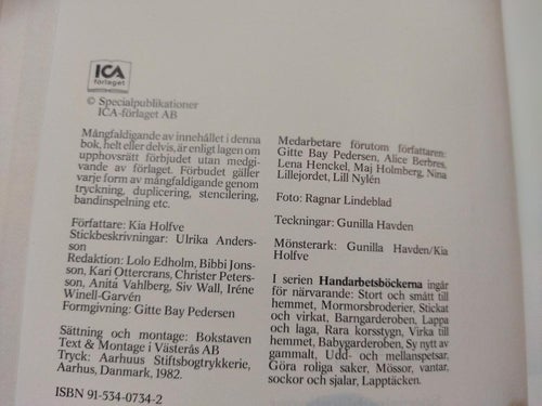 Barn Garderoben Sytt och stickat 110-140 centilong . bok. Very Fine plus