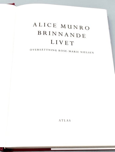 Brinnande livet av Alice Munro