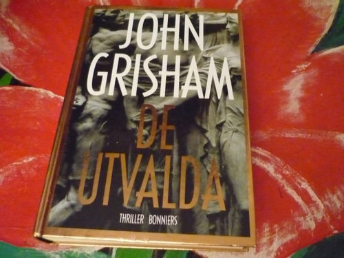 BOK, 3 STYCKEN BÖCKER, JOHN GRISHAM: DE UTVALDA, JAN GUILLOU: TEMPELRIDDAREN