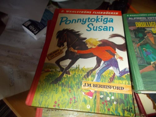 EN INBUNDEN BOK B, WAHLSTRÖMS UNGDOMSBÖCKER