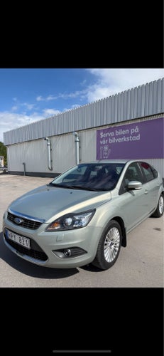 Ford Focus 5-dörrars Halvkombi 1.8 Flexifuel Titanium