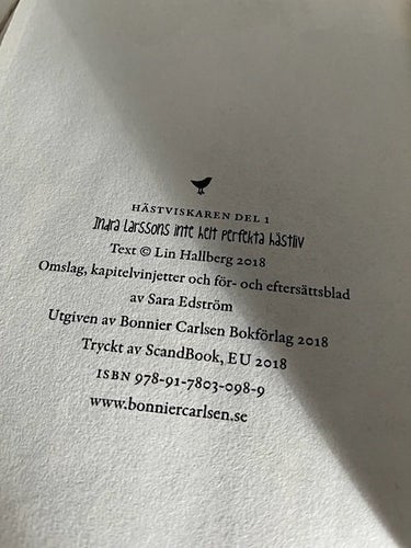 INDRA LARSSONS INTE HELT PERFEKTA HÄSTLIV av Lin Hallberg