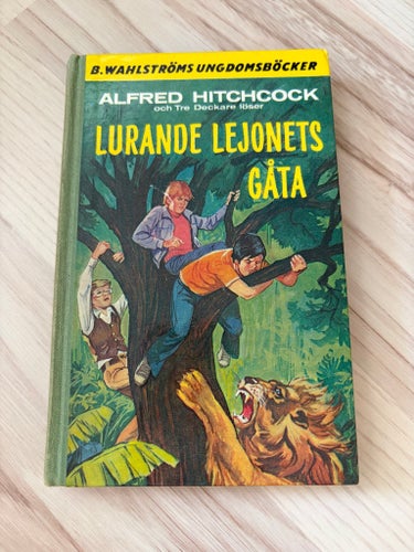 Tre deckare löser lurande lejonets gåta