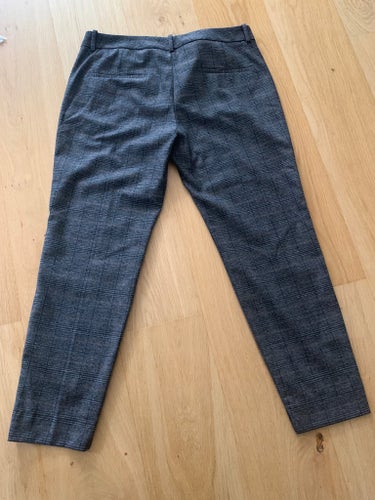 ZARA Woman mönstrade byxor storlek 42. Oanvända.