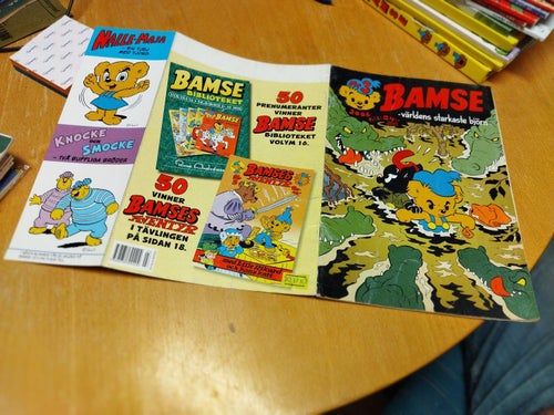 Bamse 2006 nr 3 samlarkort på fliken: Nalle Maja + Knocke och Smocke. Fine