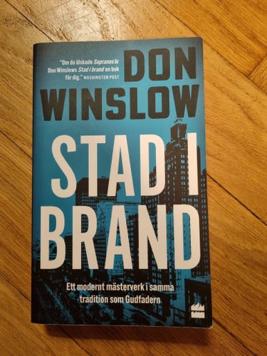 Stad i Brand av Don Winslow, 2023 (deckare / kriminalroman)
