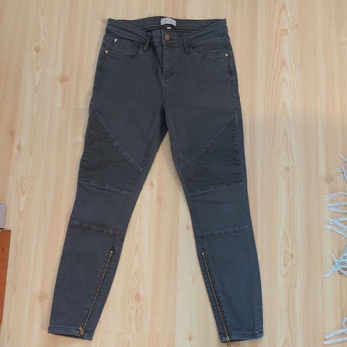 Mörkgrå jeans stretch. River Island. St 12S/38S. Se ca mått