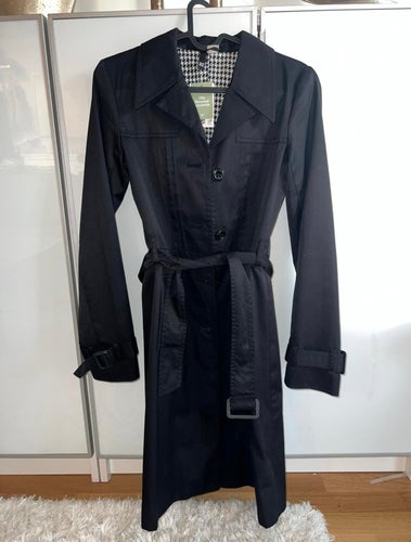 Ny med prislapp från H&M - Klassisk svart trenchcoat