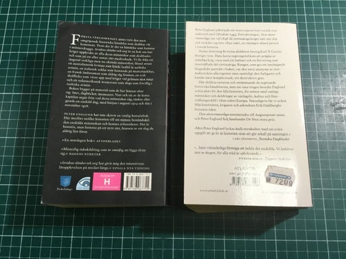 Den oövervinnlige och Stridens skönhet och sorg av Peter Englund båda i pocket