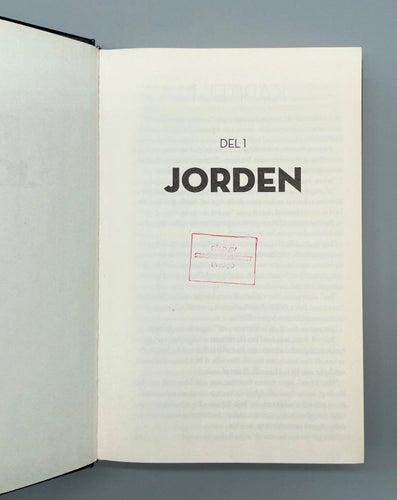 Kapten Nova vid Planetpolisen av Henrik Örnebring (gallrad biblioteksbok)