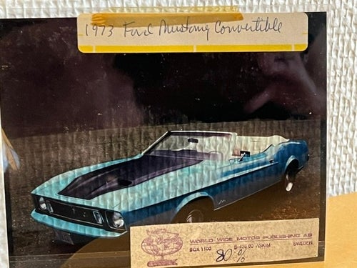 Ford Mustang cabriolet 1973 års modell, USA fabriksfoto i storformat 9 x 12 cm
