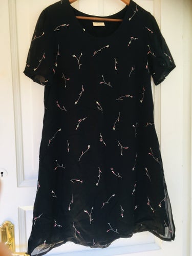 Blommig vintage klänning från Choice 90-tal retro 00-tal y2k chiffong satin