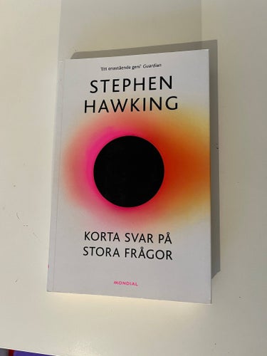 Korta svar på korta frågor - Stephen Hawking