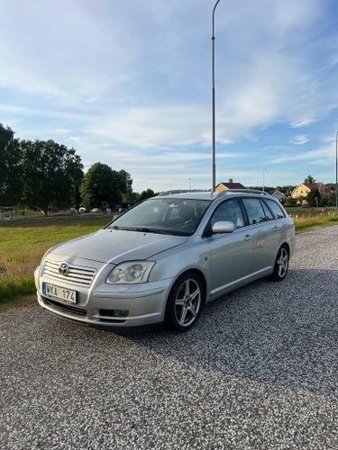 Toyota Avensis Kombi 2.0 D-4 VVT-i Manuell