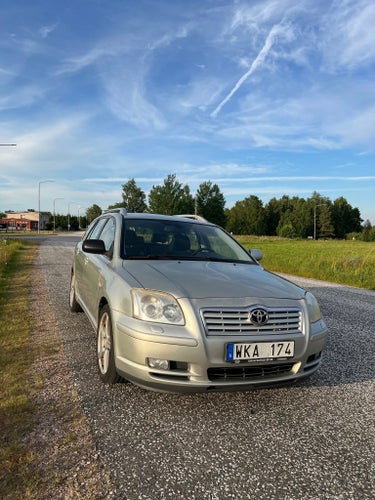 Toyota Avensis Kombi 2.0 D-4 VVT-i Manuell