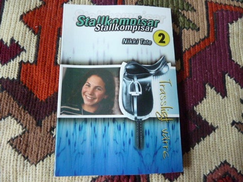 STALLKOMPISAR 2, TRASSLIGT VÄRRE, NIKKI TATE, BOK