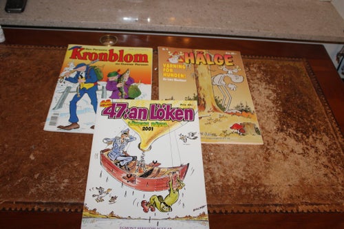 Samlarobjekt, 3 äldre tidningar, Kronblom mm