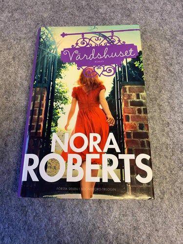 Nora Roberts - Världshuset
