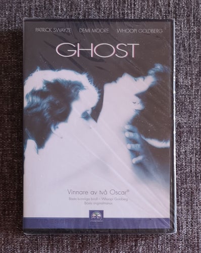 Ny/Inplastad, Ghost, Skickas i bubbelkuvert