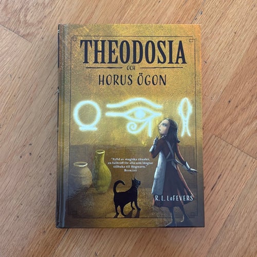 Theodosia och Horus ögon av R.L. LaFevers, 2010