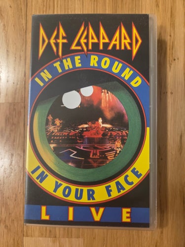 Def Leppard – In The Round In Your Face Live VHS