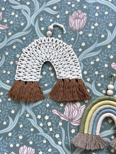 Regnbåge att hänga i barnrummet, macrame