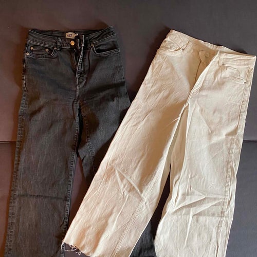 Två par denimbyxor: Svarta jeans culotte och vita culottebyxor storlek S och 36