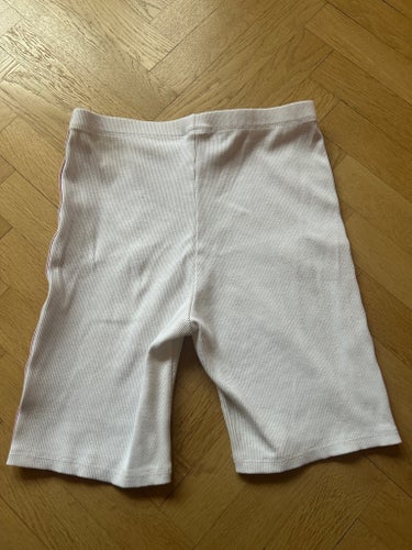 Vita ribbade cykelbyxor med Coca-Cola-rand – Forever 21 – S/M