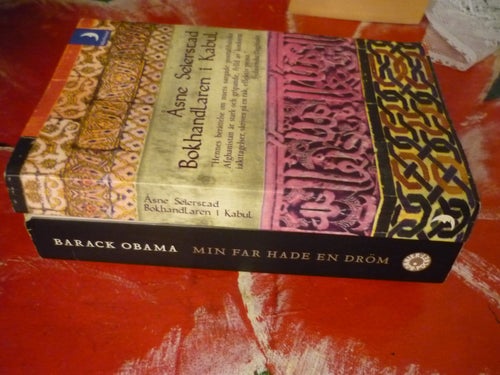 BOK, 2 STYCKEN POCKET BÖCKER, OBAMA: MIN FAR HADE EN DRÖM, SELERSTAD: BOKHANDLAR