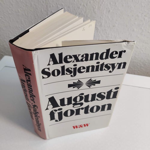 Augusti fjorton : (gamla tideräkningen) av Alexander Solsjenitsyn