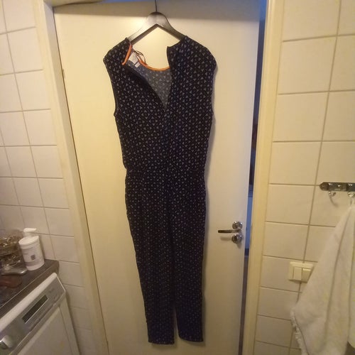 Holly & Whyte mörkblå jumpsuit, storlek M