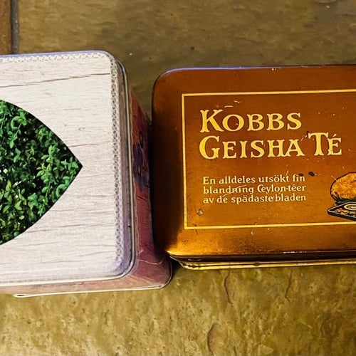 2 små plåtburksr till Te eller annat