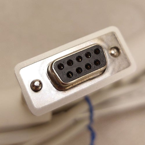 Kabel med 9-pin och 2.5mm kontakt